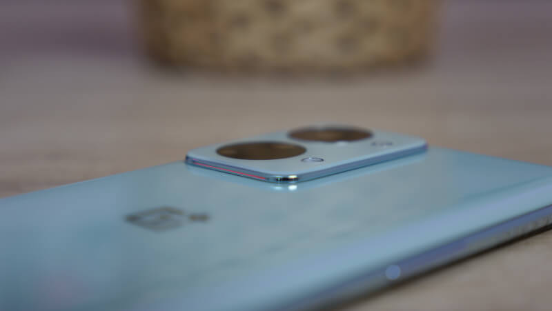 OnePlus Nord 2T kamera bump.JPG